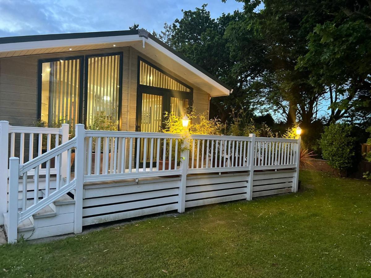 Jungle Lodge Lymington Dış mekan fotoğraf