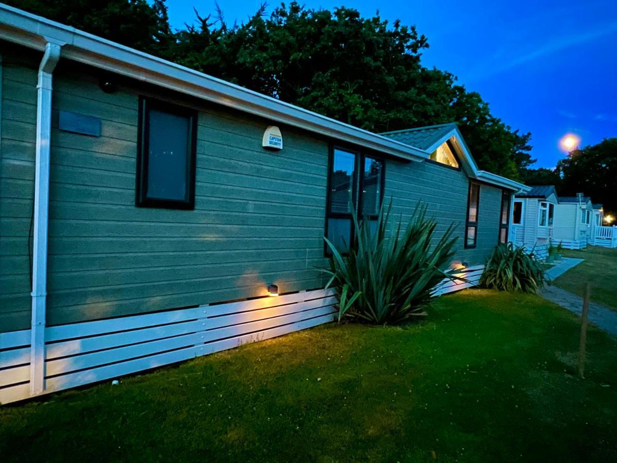 Jungle Lodge Lymington Dış mekan fotoğraf