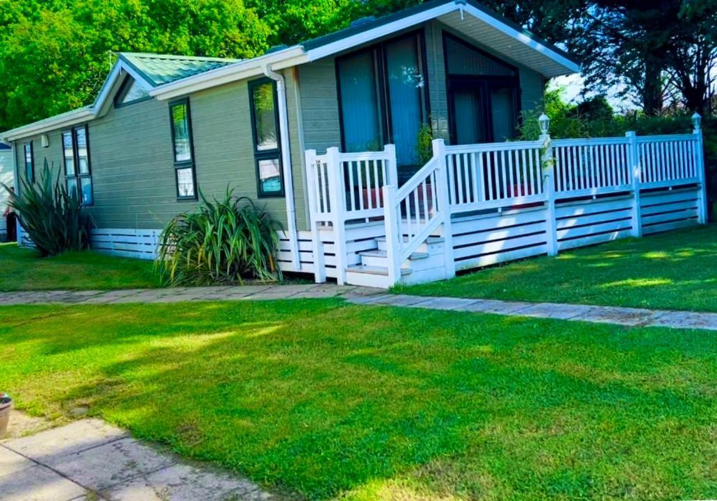 Jungle Lodge Lymington Dış mekan fotoğraf